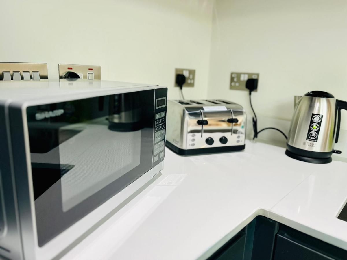Stylish Studio Apartment Near To Old Trafford Stadium Manchester Bagian luar foto