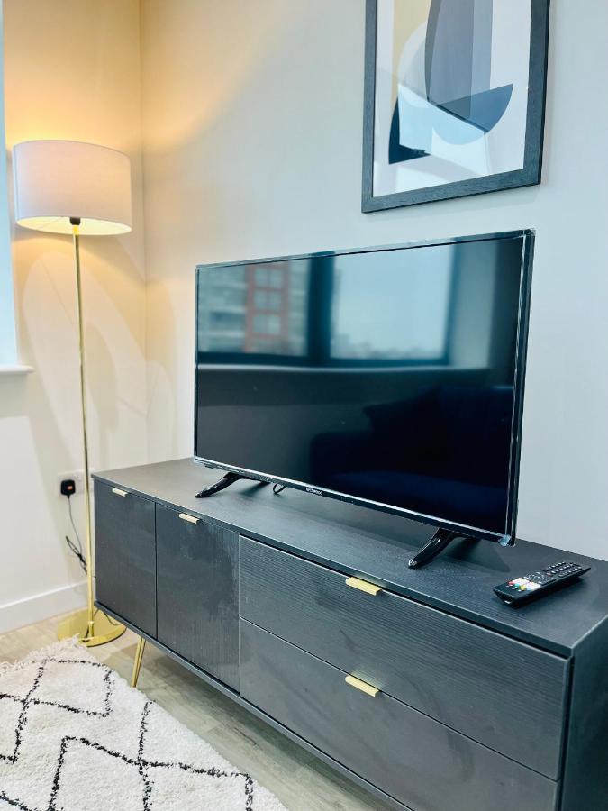 Stylish Studio Apartment Near To Old Trafford Stadium Manchester Bagian luar foto