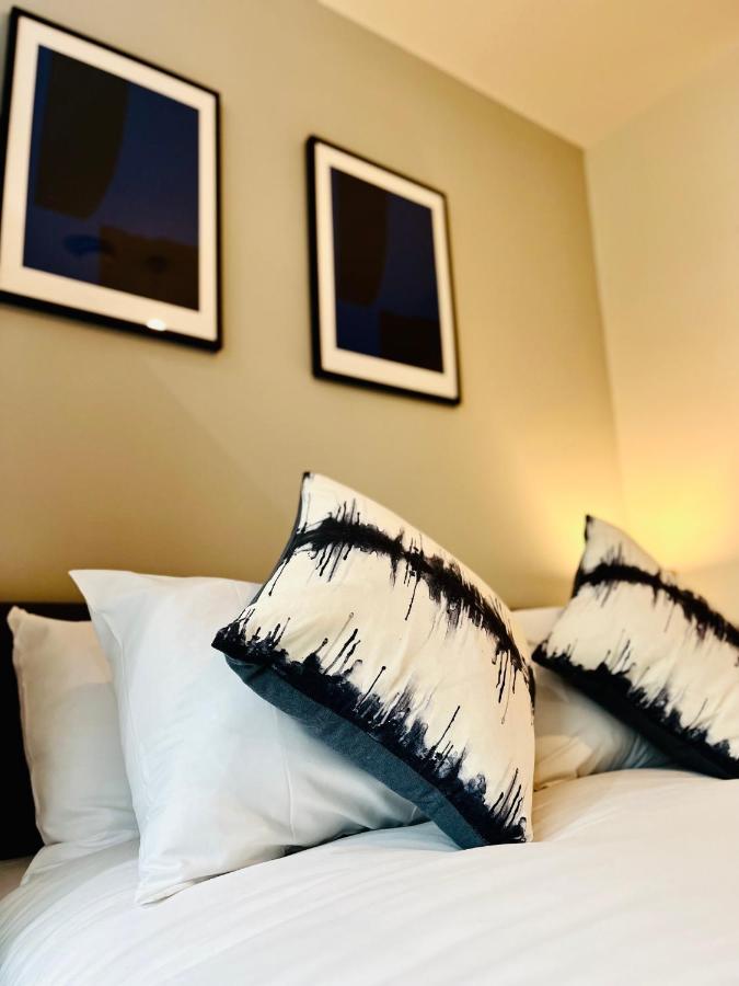 Stylish Studio Apartment Near To Old Trafford Stadium Manchester Bagian luar foto